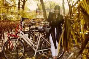 białe-spodnie-stylizacje