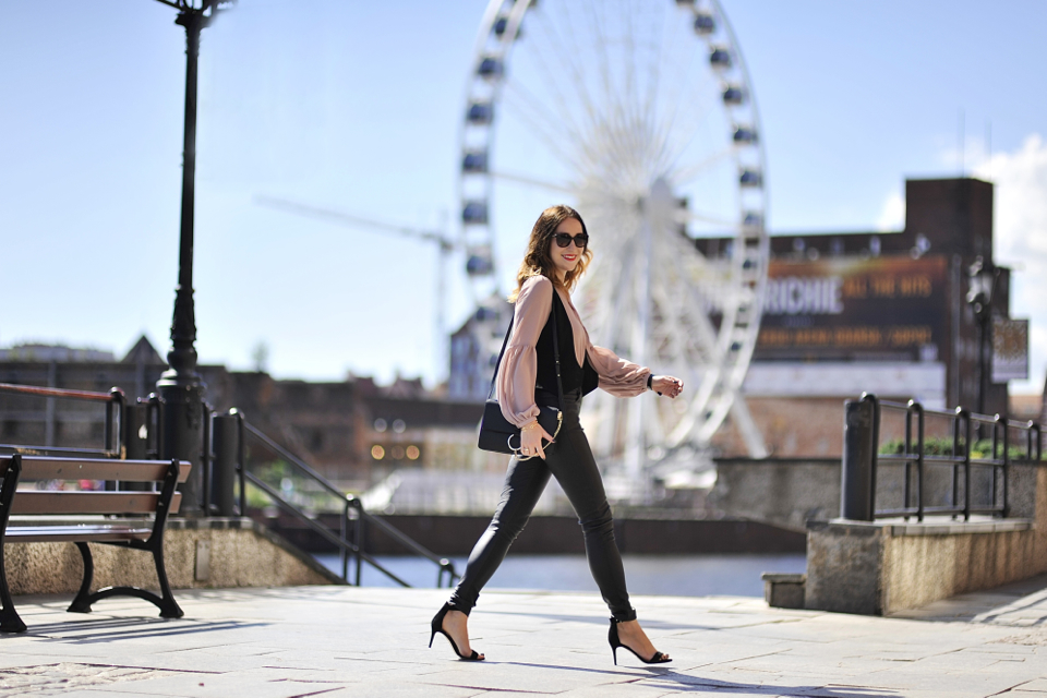 skórzane spodnie z czym nosić