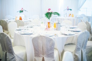 okrągłe-czy-prostokątne-jakie-stoły-wybrać-na-wesele