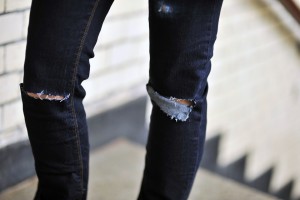 jak-zrobić-dziurę-w-jeansach