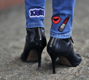 jeansy-z-naszywkami-stylizacja