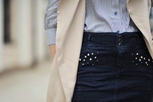 stylizacja-z-jeansową-spódnicą