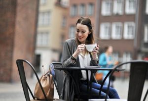 why-do-people-pretend-to-be-someone-there-are-not