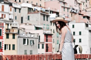 metaliczna-sukienka-jakie-dodatki-pasują