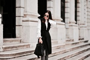 bell sleeve street style