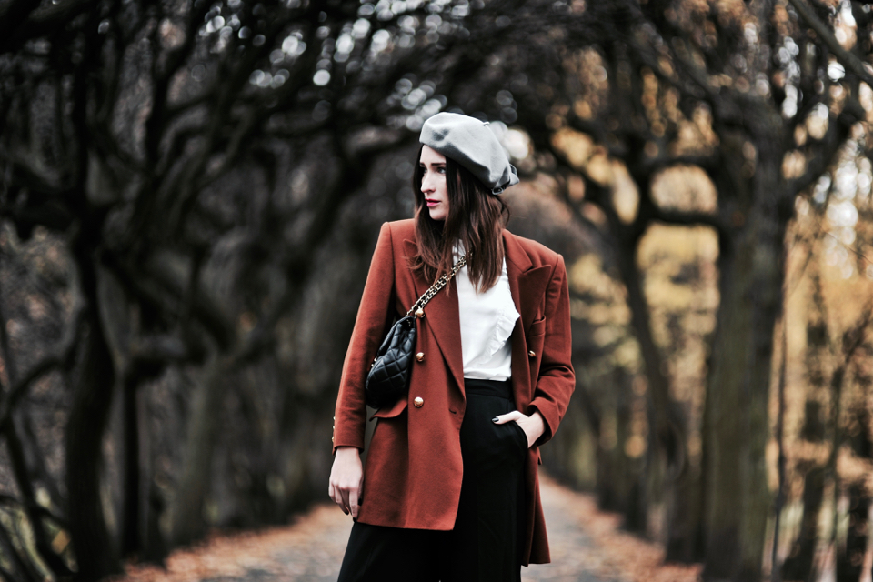 koszula z falbankami do czego nosić