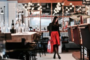 czerwona-rozkloszowana-spódnica-jak-się-ubrać-na-święta