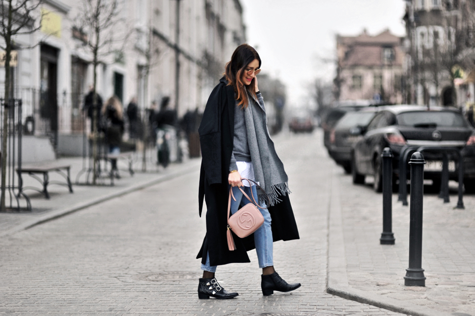 fishnet tights and jeans outfit