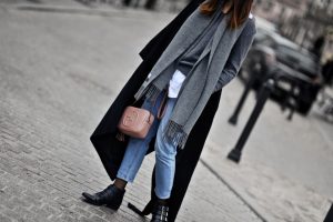 fishnet-tights-and-jeans-outfit