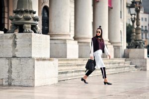 how-to-wear-side-stripe-pants