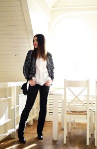 czarne-spodnie-jeansowe-rurki-stylizacja