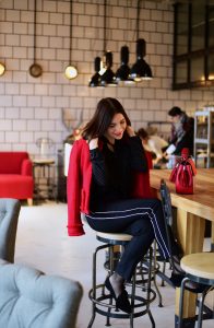 czerwony-żakiet-stylizacja