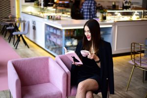 sukienka-do-kabaretek-stylizacja