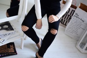 kabaretki-pod-spodnie-z-dziurami-stylizacja