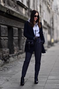 bluza-sportowa-w-eleganckiej-stylizacji