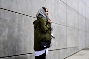 jak-się-ubrać-do-samolotu-lecąc-w-ciepłe-kraje-kiedy-u-nas-jest-zimno