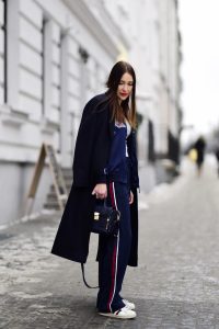 dresowe-spodnie-z-lampasem-na-co-dzień-jak-nosić