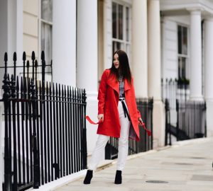 jak nosić białe spodnie