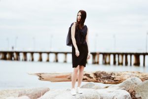 trampki-do-sukienki-czy-pasują