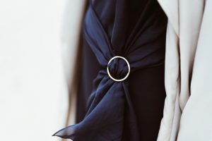 okrągła-klamra-trend