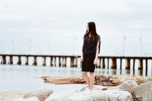 trampki-do-sukienki-czy-pasują