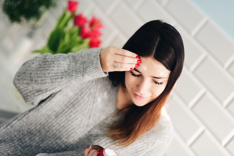 ile-kremu-nakładać