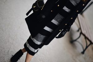 kabaretki do sukienki jak nosić żeby nie wyglądać wulgarnie