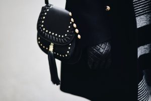 kabaretki-do-sukienki-jak-nosić-żeby-nie-wyglądać-wulgarnie