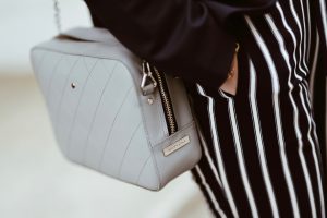 czy-kolor-torebki-i-butów-musi-być-taki-sam