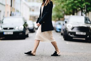 co-założyć-na-ramiona-do-sukienki