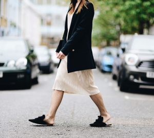 co-założyć-na-ramiona-do-sukienki