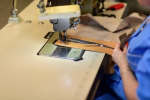 jak-produkuje-się-torebki