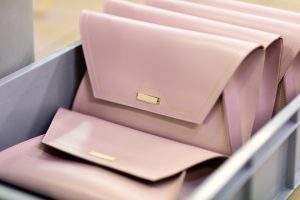 jak-produkuje-się-torebki