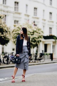 spódnica-w-z-falbanami-stylizacje-trend-street-style