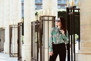 bluzka-koszulowa-damska-jak-nosić