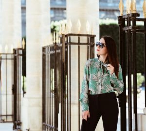 bluzka-koszulowa-damska-jak-nosić