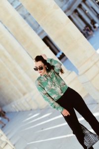 koszula-w-kwiaty-jak-nosić-do-pracy