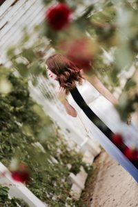 w-co-się-ubrać-na-wesele-jako-osoba-towarzysząca