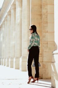 koszula-w-kwiaty-jak-nosić-do-pracy