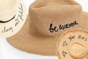 słomkowy-kapelusz-z-napisami-gdzie-kupić