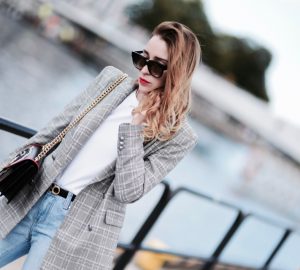 damska marynarka w kratę stylizacja na co dzień