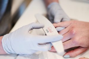 jak-zrobić-manicure-hybrydowy