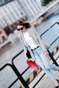 net-bag-with-magazine-inside