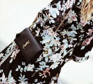 kimono w kwiaty stylizacja