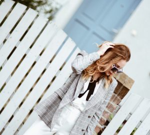 marynarka w kratę stylizacja damska