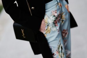 spodnie w kwiaty jak nosić