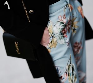 spodnie w kwiaty jak nosić