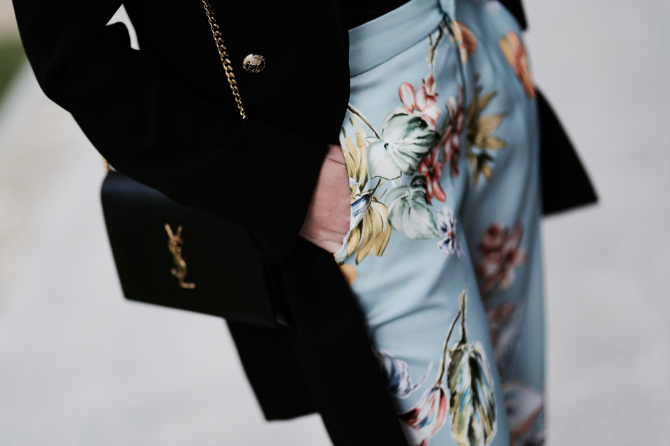 spodnie w kwiaty jak nosić