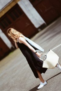 jeansowa-katana-do-sukienki-stylizacja