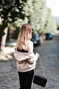 pants-with-stripe-down-the-side-street-fasion-street-style-outfit-idea